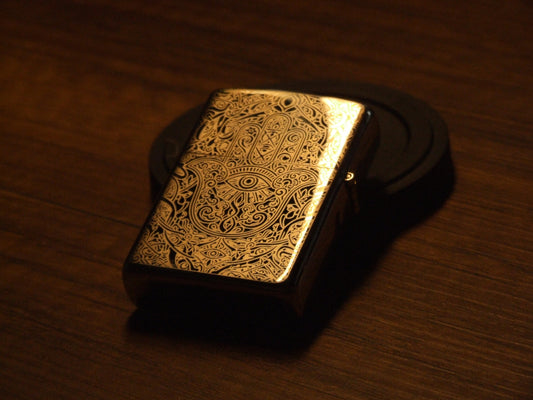 Hamsa Eli Desenli Metal Çakmak – Özel İşlemeli Koleksiyonluk Tasarım